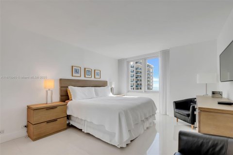 Condo in Miami Beach, Florida, 1 bedroom  № 1399755 - photo 14