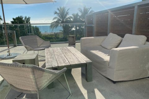 Condo in Miami Beach, Florida, 1 bedroom  № 1399755 - photo 28