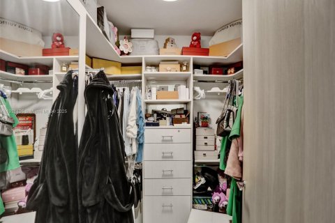 Снять в аренду кондоминиум в Майами, Флорида 3 спальни, 192.87м2, № 1975515 - фото 12