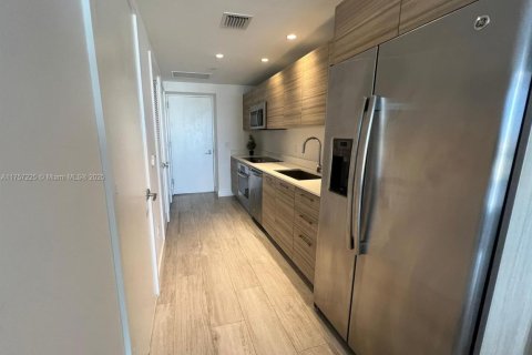 Condo in Miami, Florida, 1 bedroom  № 1728849 - photo 6