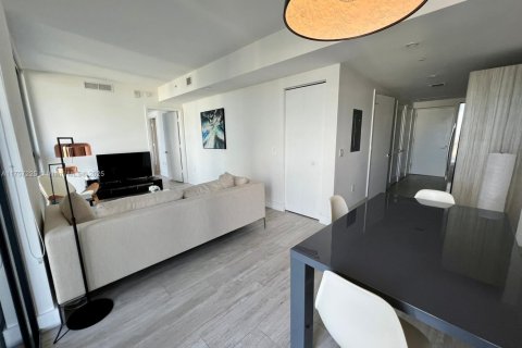 Condo in Miami, Florida, 1 bedroom  № 1728849 - photo 5
