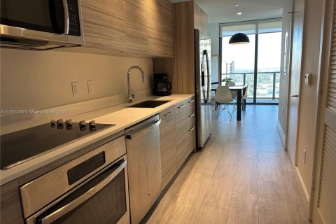 Condo in Miami, Florida, 1 bedroom  № 1728849 - photo 7