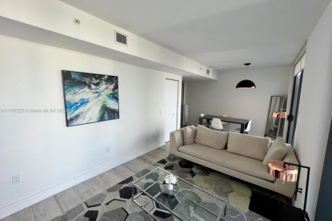 Condo in Miami, Florida, 1 bedroom  № 1728849 - photo 4