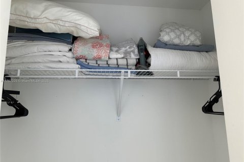 Condo in Miami, Florida, 1 bedroom  № 1728849 - photo 27