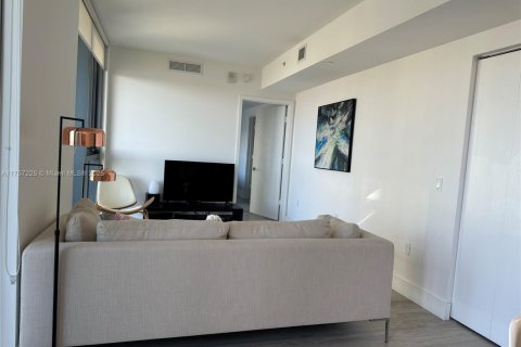 Condo in Miami, Florida, 1 bedroom  № 1728849 - photo 16