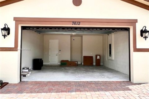 Casa en alquiler en Parkland, Florida, 3 dormitorios, 206.06 m2 № 1924118 - foto 29