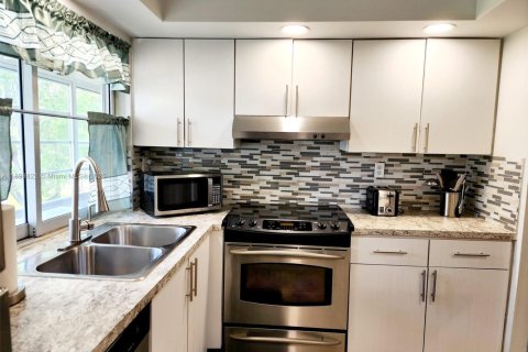 Снять в аренду кондоминиум в Тамарак, Флорида 2 спальни, 88.26м2, № 1951921 - фото 4