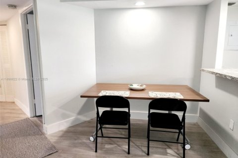 Снять в аренду кондоминиум в Тамарак, Флорида 2 спальни, 88.26м2, № 1951921 - фото 10