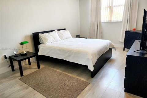 Снять в аренду кондоминиум в Тамарак, Флорида 2 спальни, 88.26м2, № 1951921 - фото 11