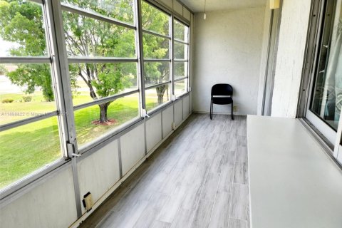 Снять в аренду кондоминиум в Тамарак, Флорида 2 спальни, 88.26м2, № 1951921 - фото 16