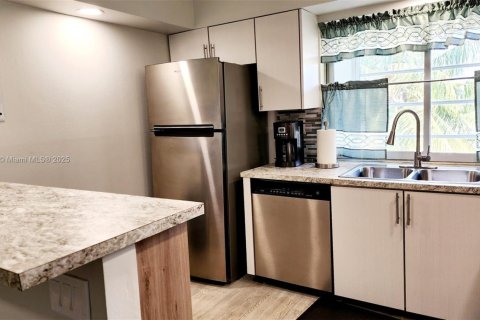 Снять в аренду кондоминиум в Тамарак, Флорида 2 спальни, 88.26м2, № 1951921 - фото 5