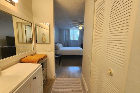 Снять в аренду кондоминиум в Тамарак, Флорида 2 спальни, 88.26м2, № 1951921 - фото 12