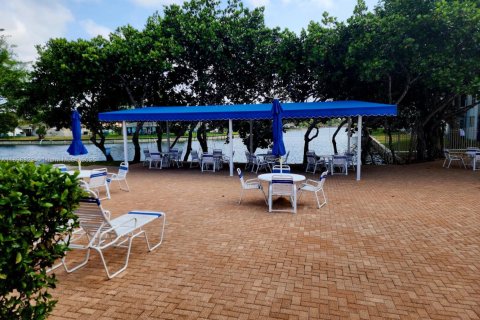 Снять в аренду кондоминиум в Тамарак, Флорида 2 спальни, 88.26м2, № 1951921 - фото 19