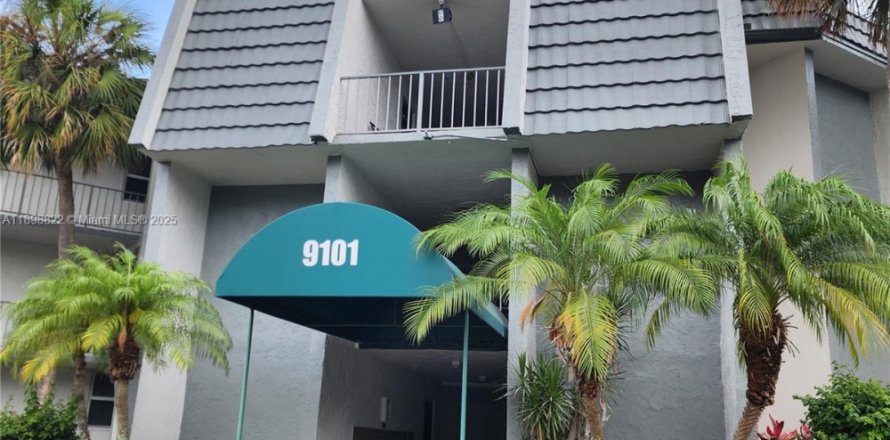 Кондоминиум с 2 спальнями в Тамарак, Флорида № 1951921