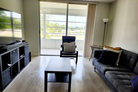 Снять в аренду кондоминиум в Тамарак, Флорида 2 спальни, 88.26м2, № 1951921 - фото 8