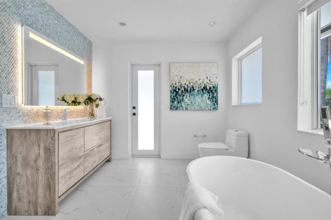 Casa en venta en Hollywood, Florida, 6 dormitorios, 394.46 m2 № 2176636 - foto 29