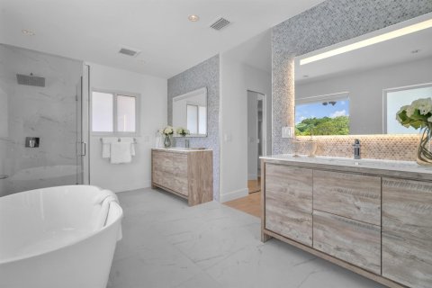 Casa en venta en Hollywood, Florida, 6 dormitorios, 394.46 m2 № 2176636 - foto 25