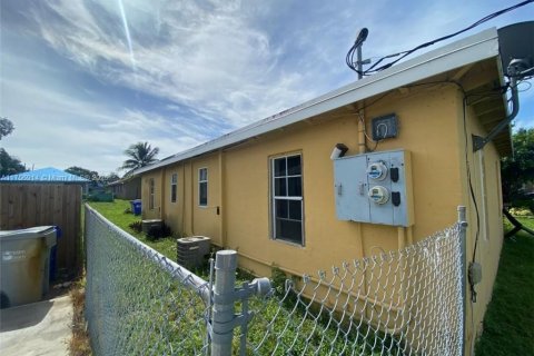 Commercial property in Pompano Beach, Florida 93.65 sq.m. № 1692351 - photo 6
