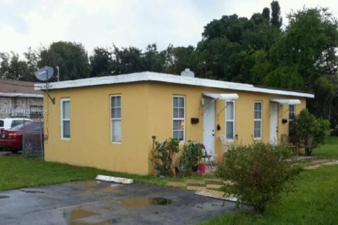 Commercial property in Pompano Beach, Florida 93.65 sq.m. № 1692351 - photo 7