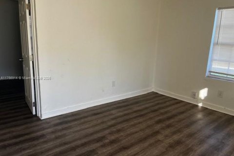 Commercial property in Pompano Beach, Florida 93.65 sq.m. № 1692351 - photo 3