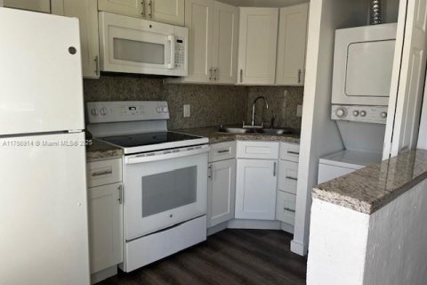 Commercial property in Pompano Beach, Florida 93.65 sq.m. № 1692351 - photo 2