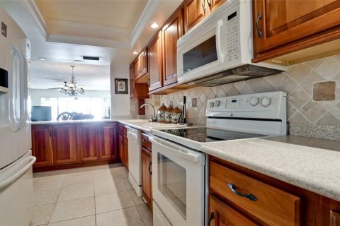 Condo in Bradenton, Florida, 2 bedrooms  № 1535266 - photo 8
