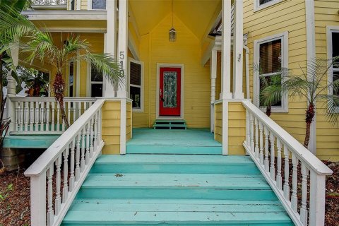 House in Tarpon Springs, Florida 3 bedrooms, 205.22 sq.m. № 2267180 - photo 3