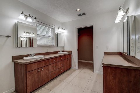 House in Tarpon Springs, Florida 3 bedrooms, 205.22 sq.m. № 2267180 - photo 26