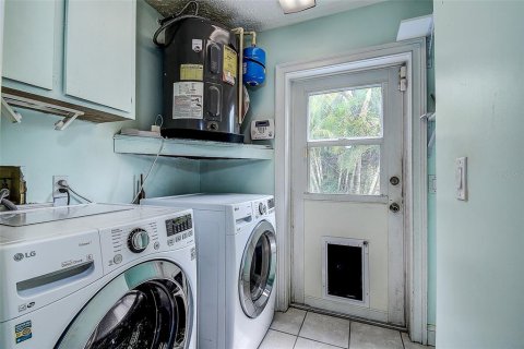 House in Tarpon Springs, Florida 3 bedrooms, 205.22 sq.m. № 2267180 - photo 18
