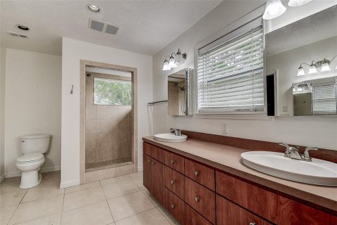 House in Tarpon Springs, Florida 3 bedrooms, 205.22 sq.m. № 2267180 - photo 27