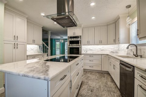 House in Tarpon Springs, Florida 3 bedrooms, 205.22 sq.m. № 2267180 - photo 8