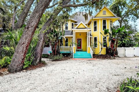 House in Tarpon Springs, Florida 3 bedrooms, 205.22 sq.m. № 2267180 - photo 2