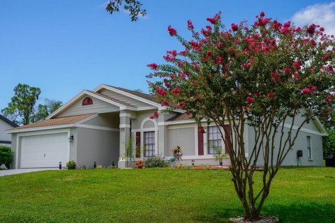House in Hudson, Florida 3 bedrooms, 174.38 sq.m. № 2198480