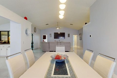 House in Hudson, Florida 3 bedrooms, 174.38 sq.m. № 2198480 - photo 29