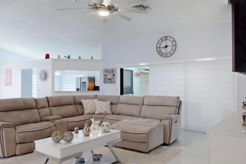 House in Hudson, Florida 3 bedrooms, 174.38 sq.m. № 2198480 - photo 10