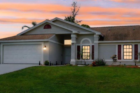 House in Hudson, Florida 3 bedrooms, 174.38 sq.m. № 2198480 - photo 4