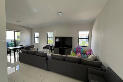 Villa ou maison à louer à Doral, Floride: 4 chambres, 202.16 m2 № 1964869 - photo 4