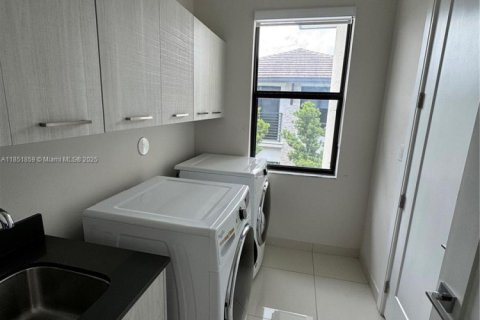 Villa ou maison à louer à Doral, Floride: 4 chambres, 202.16 m2 № 1964869 - photo 15