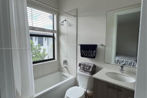 Villa ou maison à louer à Doral, Floride: 4 chambres, 202.16 m2 № 1964869 - photo 14