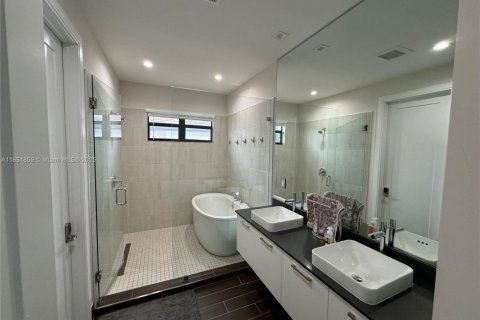 Villa ou maison à louer à Doral, Floride: 4 chambres, 202.16 m2 № 1964869 - photo 8