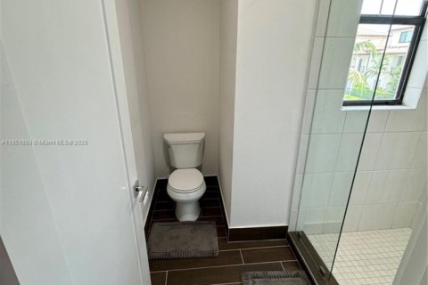 Villa ou maison à louer à Doral, Floride: 4 chambres, 202.16 m2 № 1964869 - photo 10