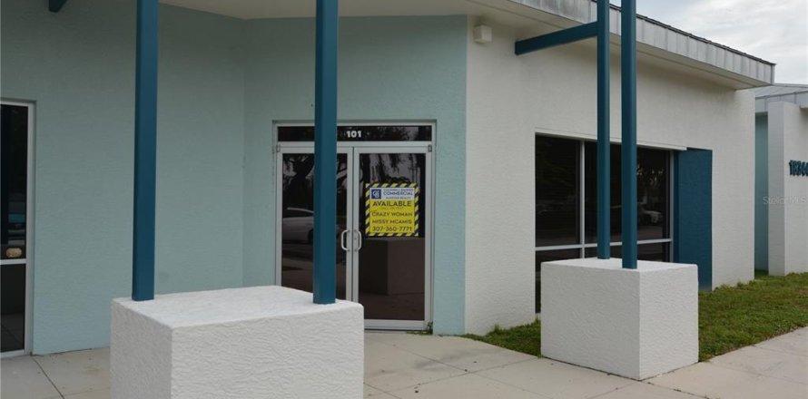 Propiedad comercial en Port Charlotte, Florida 93.37 m2 № 791204