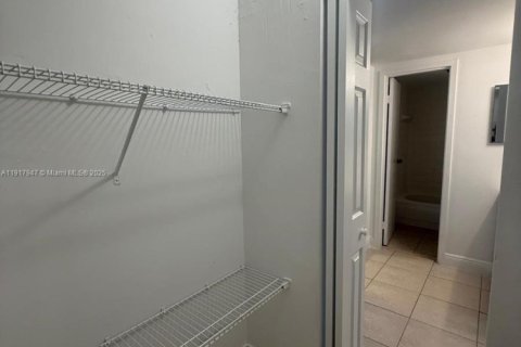 Condo in Deerfield Beach, Florida, 2 bedrooms № 1972480 - photo 11