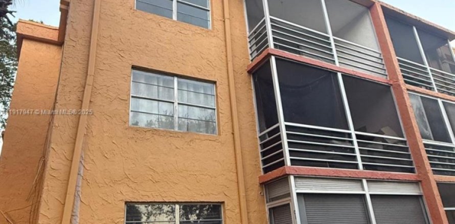 Condo in Deerfield Beach, Florida, 2 bedrooms № 1972480