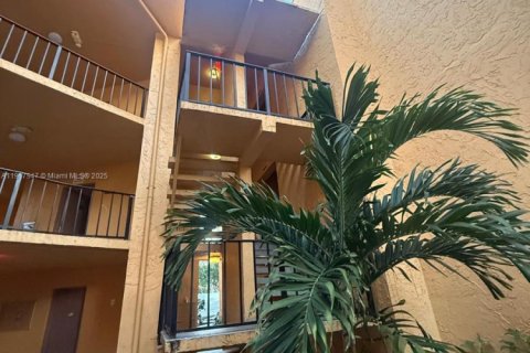 Condo in Deerfield Beach, Florida, 2 bedrooms № 1972480 - photo 15