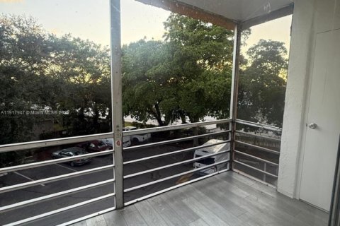 Condo in Deerfield Beach, Florida, 2 bedrooms № 1972480 - photo 23