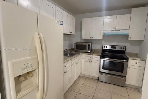 Condo in Deerfield Beach, Florida, 2 bedrooms № 1972480 - photo 20