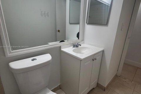 Condo in Deerfield Beach, Florida, 2 bedrooms № 1972480 - photo 28