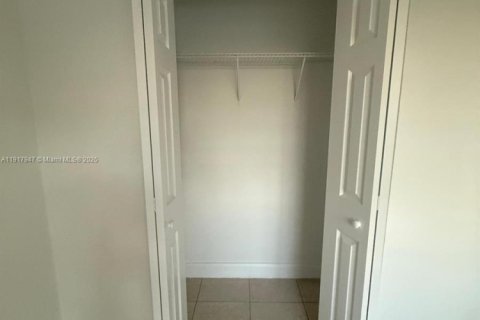 Condo in Deerfield Beach, Florida, 2 bedrooms № 1972480 - photo 4