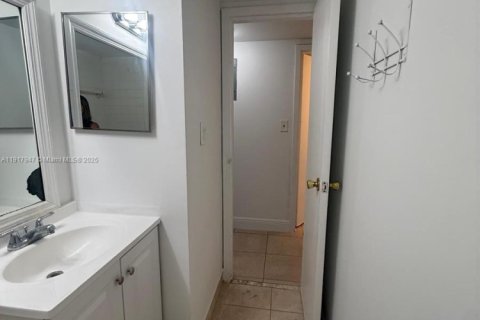 Condo in Deerfield Beach, Florida, 2 bedrooms № 1972480 - photo 2